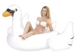 bouée cygne geante pour piscine mer et lac pour enfants et adultes avec belle femme en maillot