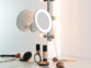 Mise en situation de la lampe miroir zoom5 fixée sur un miroir