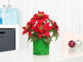 Composition florale de Noël avec poinsettias et panier tissé