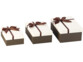 3 paquets-cadeaux avec boucle brune