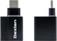 Vue de face et du côté droit du mini adaptateur carré noir RJ45 vers USB-C avec connecteur USB-C libre, port RJ45 intégré et logo Dexlan imprimé en blanc sur le boîtier de l'appareil